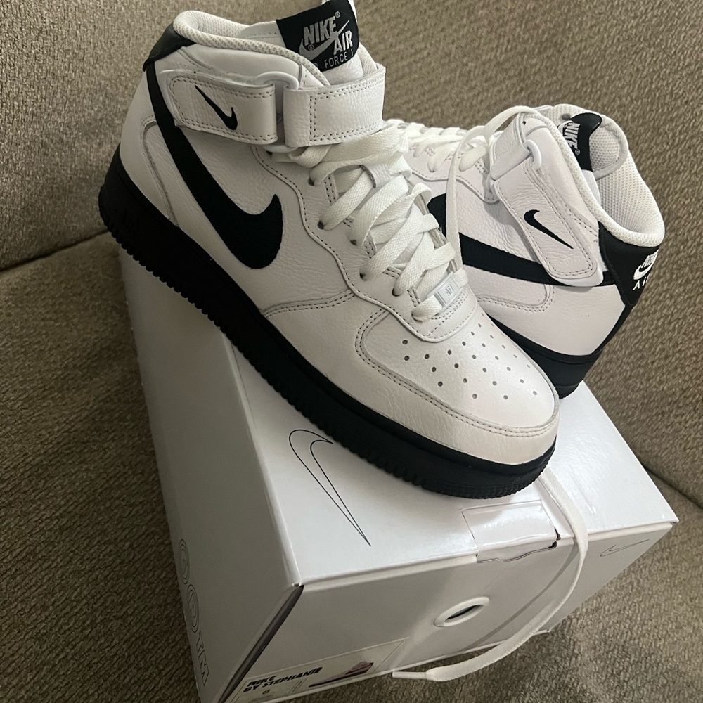 Mid top Nike Air Force 1